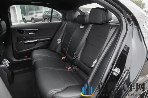 C 200 和 C 260 差 4 万值不值?后驱还是四驱?运动版和豪华版选哪个?-3