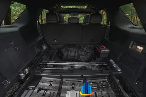 超大后备厢容积+5座，福特探险者昆仑穿越版售3698万-2