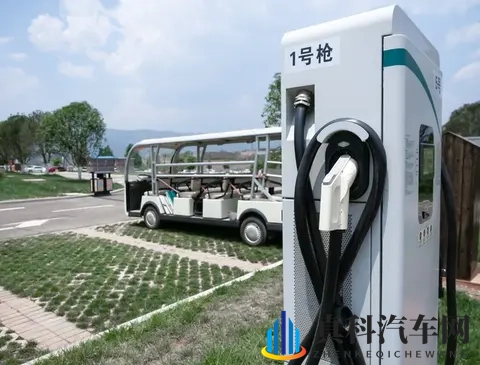 2025买车别乱选！电车3大坑戳破“省钱神话”，油车反而更香了？-1