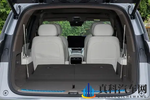 第三排不憋屈！腾势 N8L 把家庭 SUV 的 “舒适” 拉满了-2