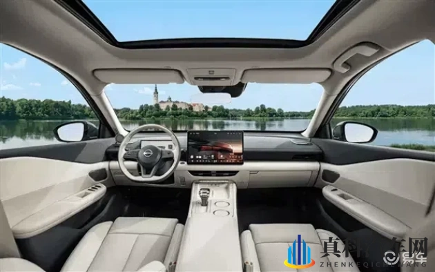 天籁鸿蒙座舱版内饰亮相,智能升级吸引年轻人-1