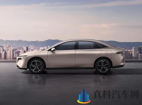 高颜值日系车，天演架构打造，搭载15L插混系统，纯电续航150km-1