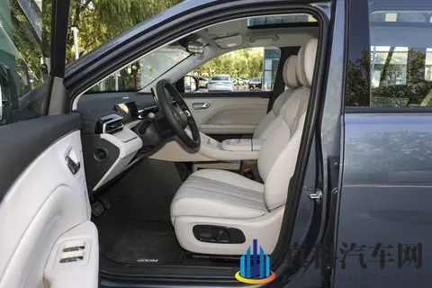 2025 年选家用 SUV 别慌！这台 “国民增程车” 把 3 大痛点全解决了-1