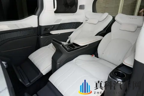 宜商宜家的豪华 MPV新选择!试驾极氪009,11月促销再添新动力-2