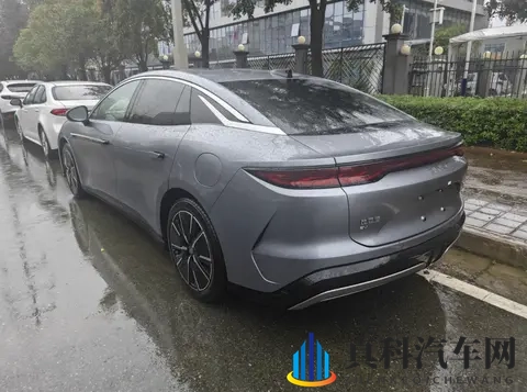 空间更大、技术更先进，比亚迪汉L为何难超汉EV_DMP的销量？-3