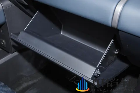 方程豹钛7：1300km超长续航+1880L魔术空间，解决带娃出行难题！-2