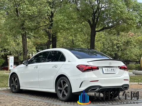 23年1月上牌，14万拿下准新一手奔驰A级，都市白领通勤优选！-1