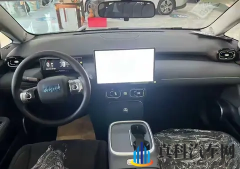 没有造车资质,京东贴牌,“跨界联姻”的京东国民好车-1