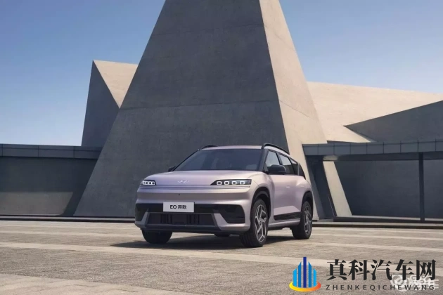 老师用脚帮我设：教师巧妙以足代手助我完成设置-1