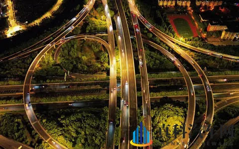 高速公路免费时代真的来了？收费杆抬起背后的利益博弈-1