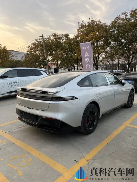 东风奕派eπ007+到店，增新配色+激光雷达，配544马力+FSD悬架-2