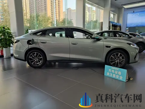 26款海豹06DM-i到店，配海域白配色+海盐灰内饰，续航128km+怀挡-3