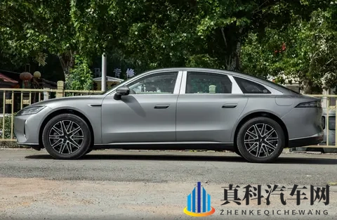 奇瑞风云A9L猎鹰700版_四座版将于11月15日上市-1