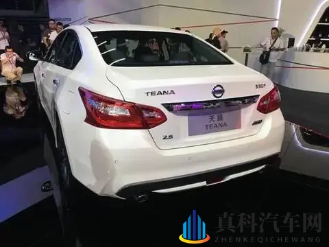 燃油车要翻身?天籁装上鸿蒙座舱,这波操作太秀了!-1