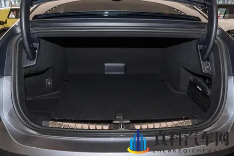 行政旗舰新“卷王”! 续航650km,  配置丰富,  蔚来ET9究竟有啥魅力?-3