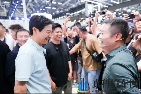 89万买飞行汽车!何小鹏掀桌子:AI才是王炸,五强之争已无退路?-1