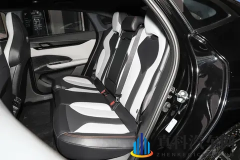 刚毕业预算不多,又追求颜值和实用,可以看看这款-长安启源A06-3