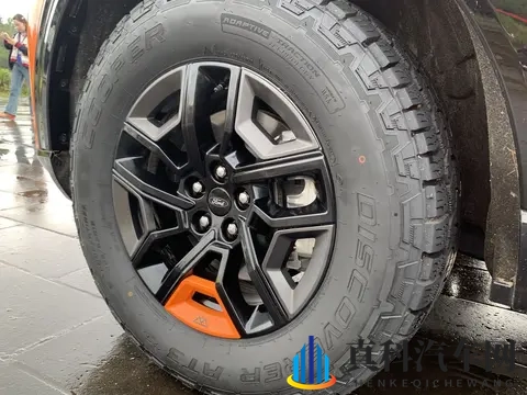 全新福特探险者昆仑穿越版上市，出厂即改装，圆城市佬的越野梦-2