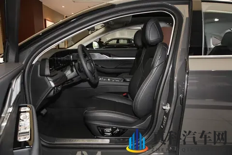 林肯 Z 选买指南:2025 款燃油 _ 混动配置差异与性价比推荐-1