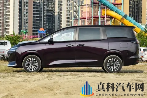 768万起预售!五菱的星光730到店体验:10万级家用MPV好开又好坐-3