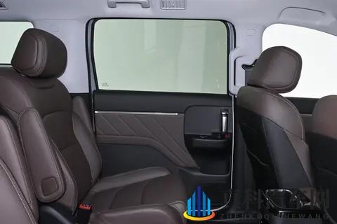 10万级MPV的“体面难题”，被星光730的电滑门解决了-1