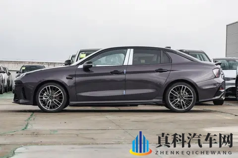 燃油车也智能！这款10万级运动轿车，动力性能不输合资品牌-1