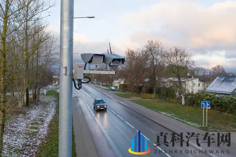 加拿大安大略省全面拆除测速摄像头,省长怒批是“敛财工具”-2