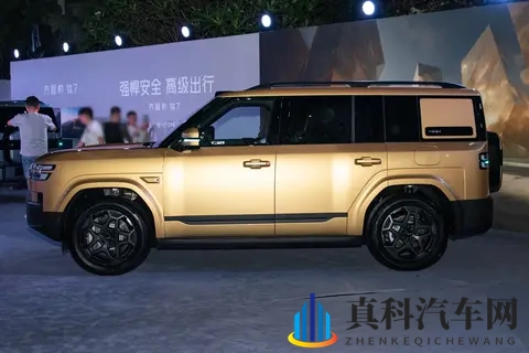 比亚迪又上硬菜,大五座+四驱,续航1300km-1