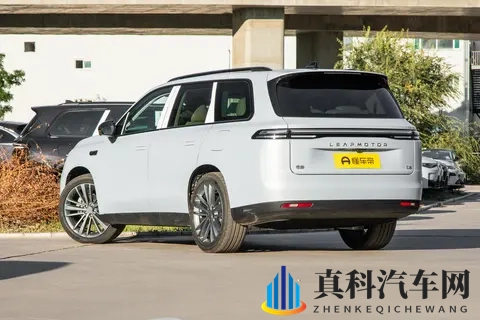 20万内6座车怎么选？零跑C16 580尊享版空间配置成本体验对比解读-2