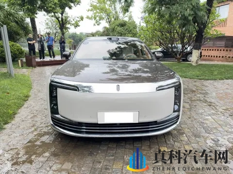 尊界S800提供双动力可选!轴距超3米3,搭载四座布局+三电机四驱-1