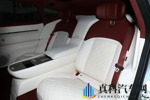 不止代步!阿维塔 12 皇家剧院版,把私人剧院搬进车里-1