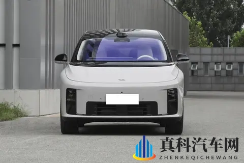 理想汽车的首款纯电SUV，车长近51米，入门就是顶配-2