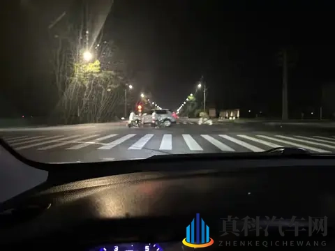 夜间开车的两大禁忌,很多人不知道,别等出事了才后悔不提前了解-3