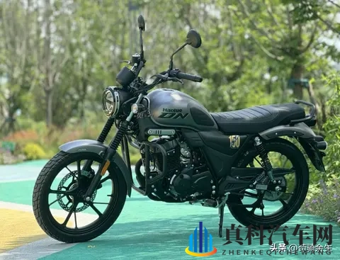 通勤溜车实测!豪爵DN150油耗189L,复古范儿缺失成最大槽点?-2