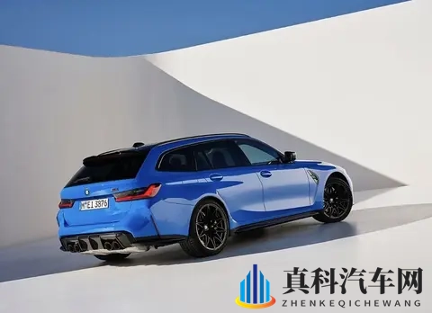 宝马M3旅行版来了,性能怪兽装下全家行李,燃油车最后的倔强-2