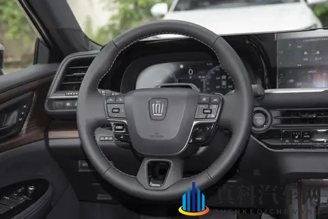 丰田皇冠进口版:至享版与至尊版性价比分析-1