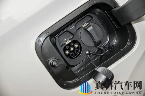 大空间、长续航、高品控，第三代蓝电E5 PLUS究竟表现如何?-1