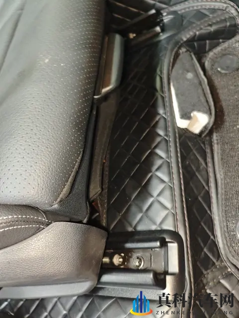 18万多拿下奔驰GLC，18年一手车，家用代步香不香？-1