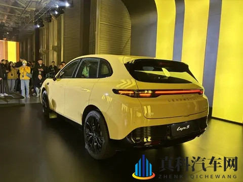 年轻人第一台电动小钢炮？零跑Lafa5预售1058万元起，零百6秒级-3