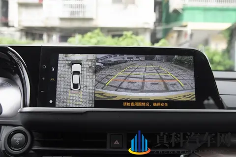 进口皇冠 Sedan 选车指南：至享版与至尊版的配置差异与选买建议-1