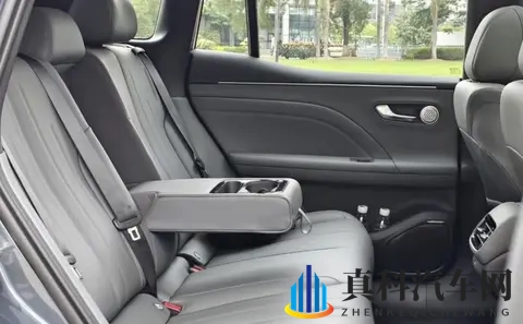 埃安AION i60到店,轴距近2米8还带车外投影,增程_纯电动力任选-3