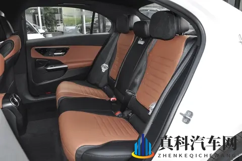 选装配置为关键 2025 款奔驰 C 级各版本怎么选-1