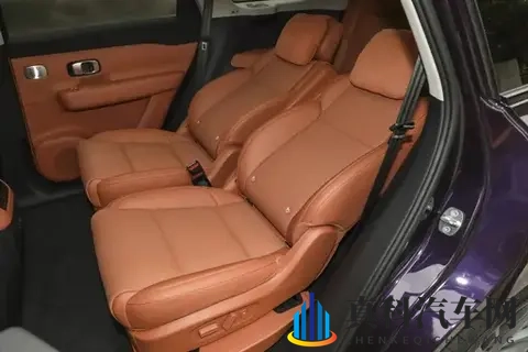 增购家用车别乱选！这台6座大空间SUV，零跑C16实测比MPV都实用-1