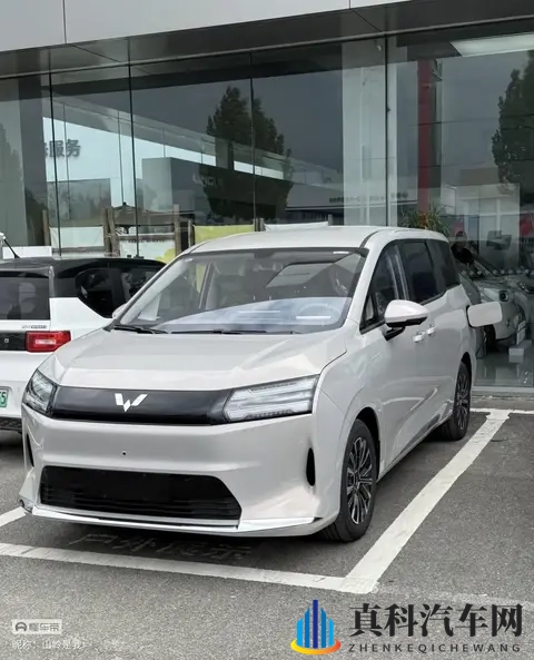 只需768万起的五菱星光730,适合老百姓用车吗?-1