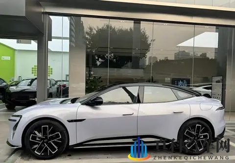 阿维塔06 Elite版上市,标配华为乾崑ADS 4Max,增程和纯电可选-1