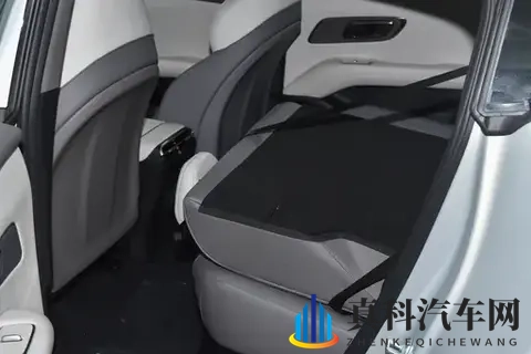 实拍深蓝L06,运动外观+宽敞空间,科技配置拉满,值得一看-2