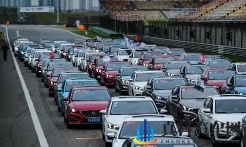 国六车卖不动了？4S店堆成停车场，背后原因太扎心！-1