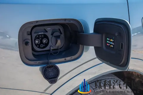 15万级中型SUV，7座空间灵活，续航能力强，家用合适吗？-3