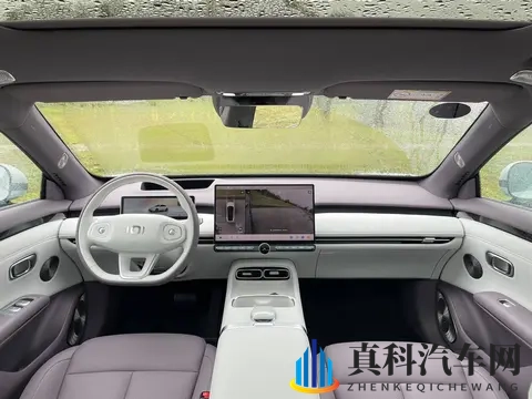 “超配”+“超值” 长安启源A06上市，售1099万起-1