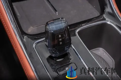 帝豪的档次也上来了？新车配水晶挡把，比沃尔沃还豪华-3